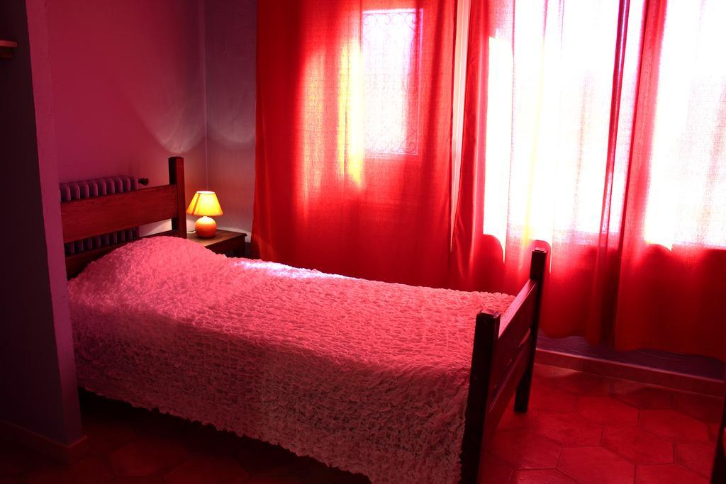 Hotel Le Couloubrier Le Muy Zimmer foto